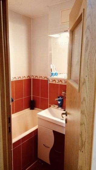 Apartament 2 camere, decomandat, zona Nicolina, etaj 1/4