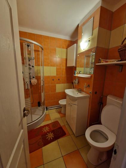 Apartament 4 camere - decomandat - 2 balcoane - pivnita - zona Dioda