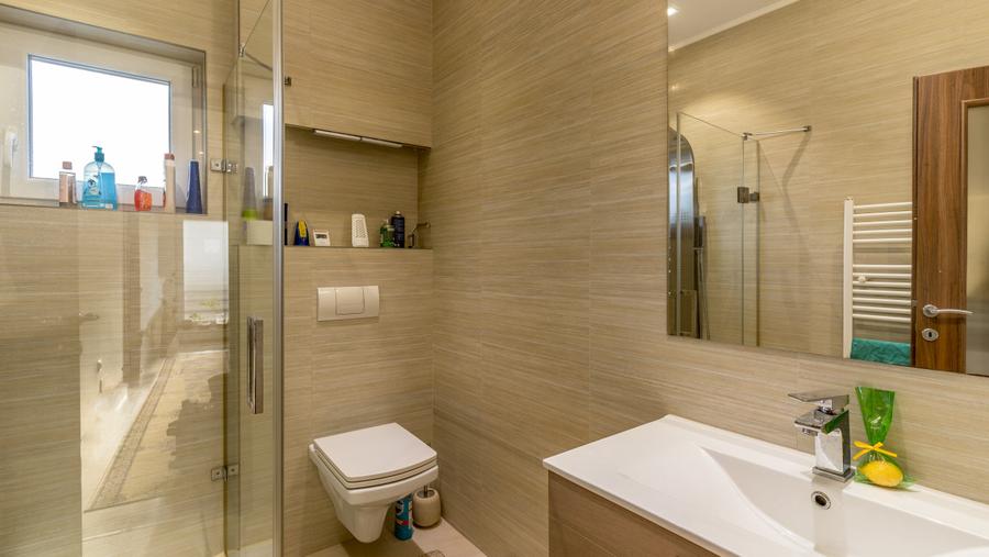 Casa individuala, cu piscina, pe strada privata, cartier Borhanci