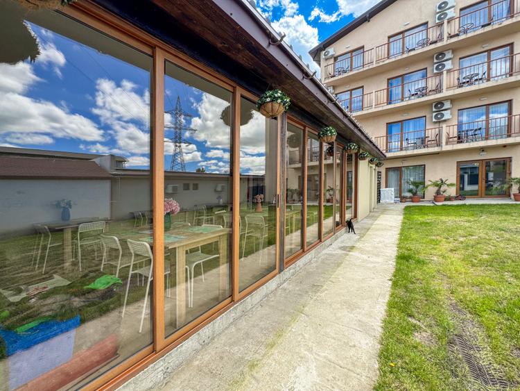 Pensiune de vanzare Costinesti, 26 camere duble, complet functionala