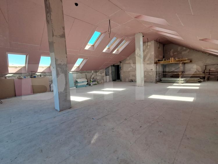 Spațiu comercial de închiriat – 238 mp, Mansardă,