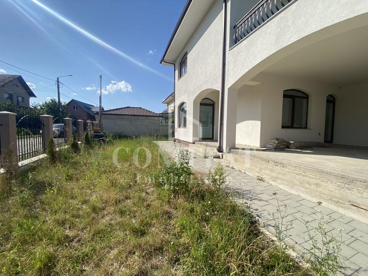 Casă de vânzare | Dispunere pe 2 niveluri | Localitatea Dezmir
