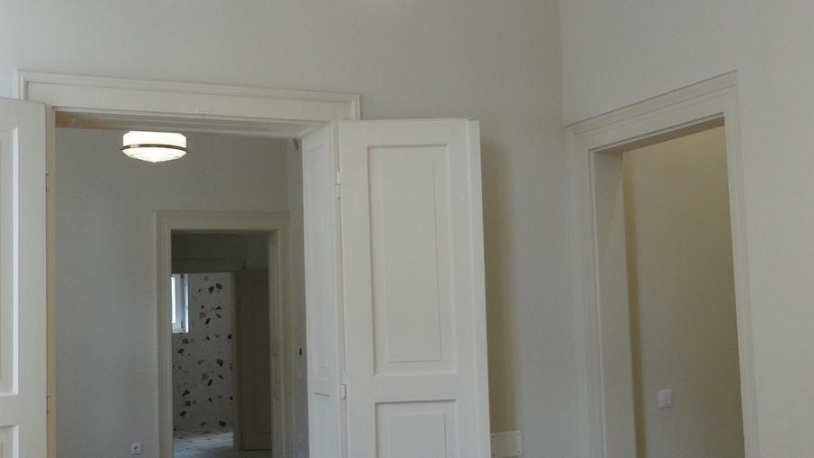 Casa recent renovata .str. Avram Iancu, curte 300 mp, 3 parcari, zona centrala