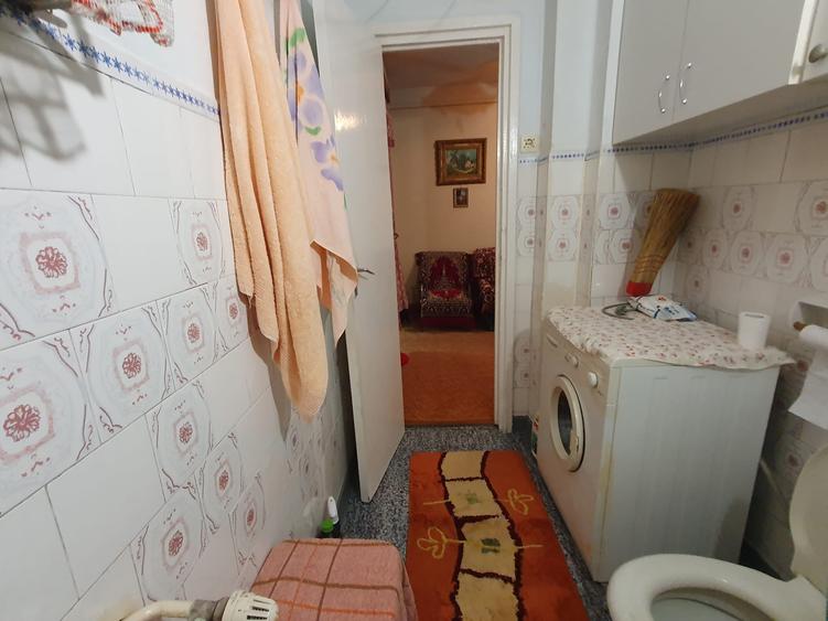 Vand apartament cu 3 camere zona Vlaicu Lebada 5 Colturi