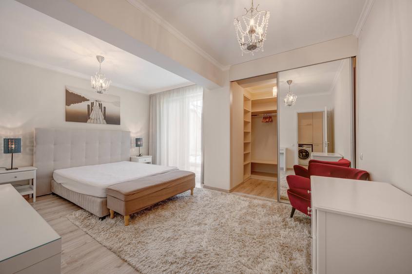Un apartament în care weekendul pare să dureze mai mult.