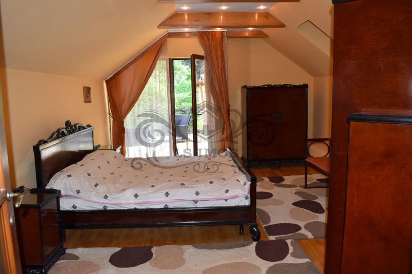 Vand casa deosebita ,cu 9 camere in Centrul Istoric Brasov
