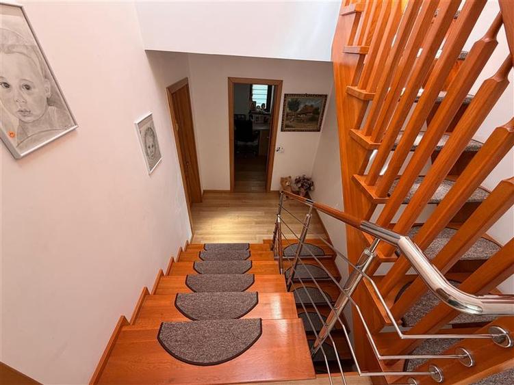 Casa tip duplex, zona Centru