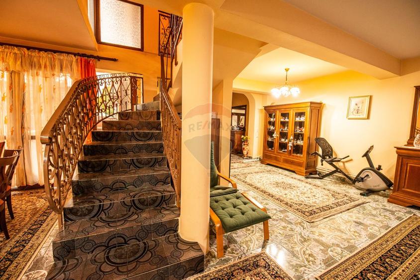 Vila de vanzare 240 mp utili , 6 camere, teren 1000 mp, Calarasi