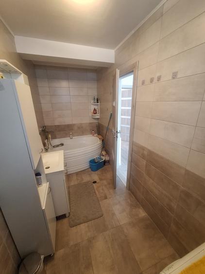 Casa cu 4 camere de vanzare in Selimbar
