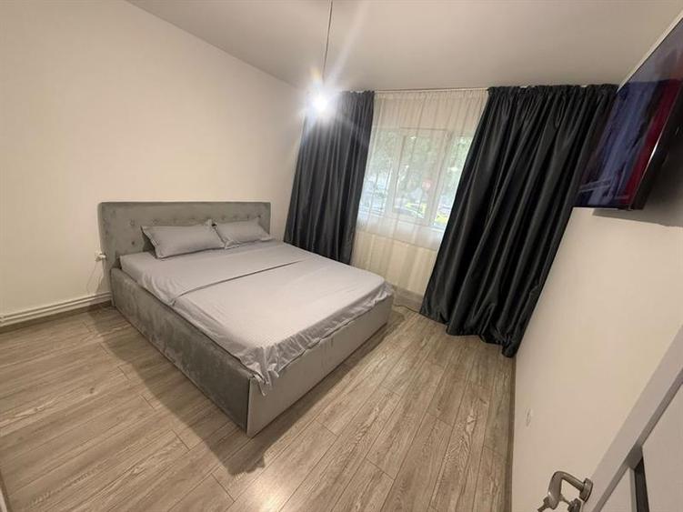 Proprietar-vând apartament cu 3 camere, 70 mp, Craiovita Noua