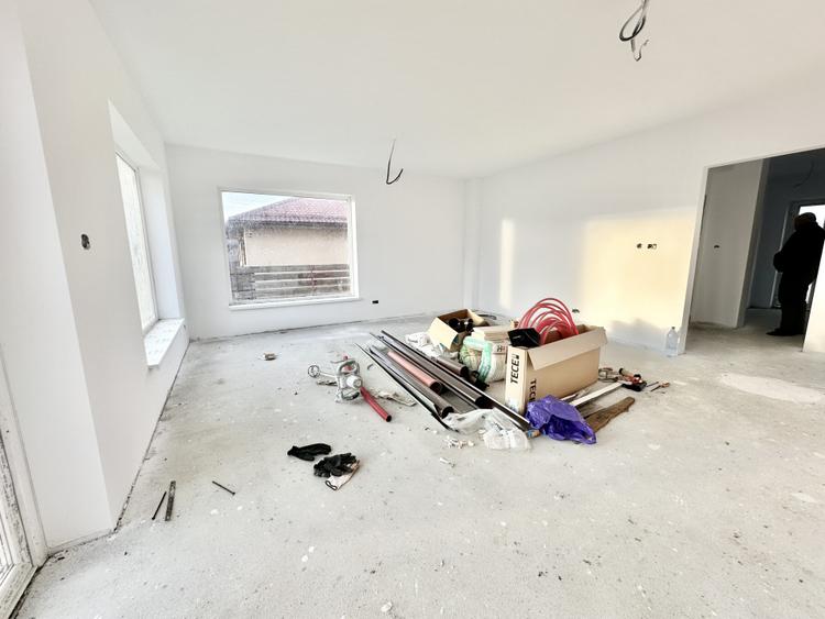 Duplex cu 3 camere - Curte generoasa 443 mp - Mosnita