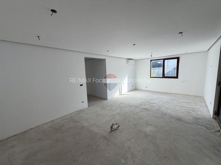 Casă de vanzare Golesti 4 camere 3 bai