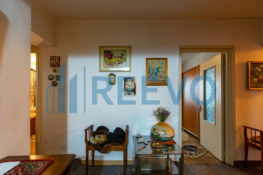 Apartament 4 camere, et. 1, str. 9 Mai, Bacău