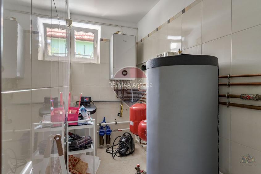 Vilă renovată P+1+M  | Foișor vitrat, grădină și jacuzzi - 34