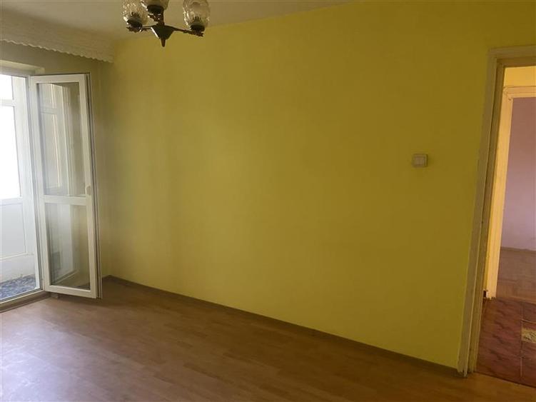 Apartament 4 camere , zona cartier Sud , et 1 , 60 mp , liber