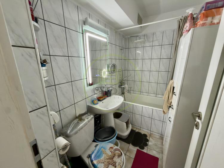 Apartament 2 camere, decomandat, 76.72 mp, Centru, zona Km 0