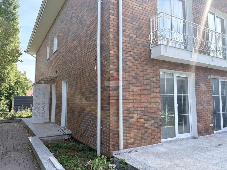 Casă / Townhouse complex nou, de vanzare  în zona Odai