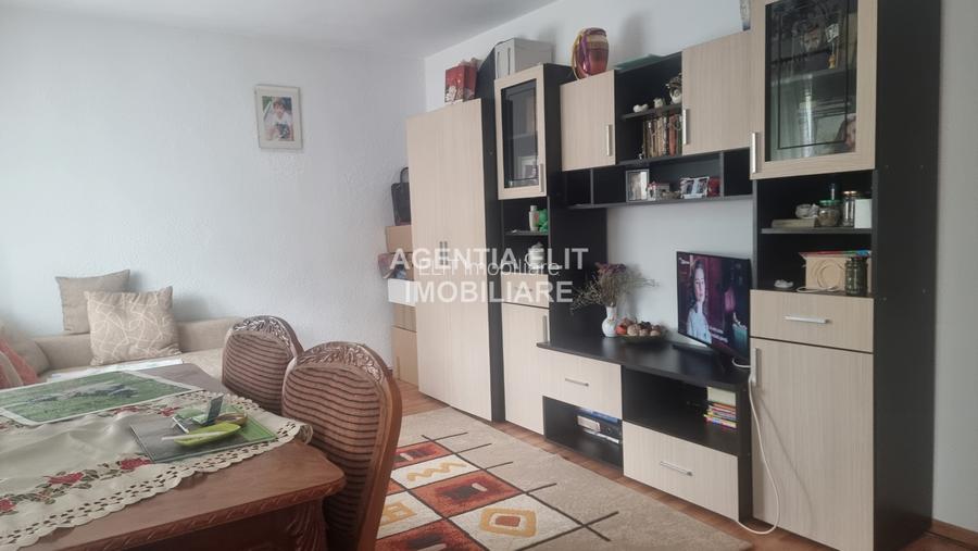 Apartament 3 camere, zona Scolii nr 7, etaj 2, bloc  caramida - 4