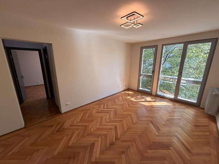 Titan 3 Camere Bloc Caramida Reabilitat Instalatii Schimbate Pret Negociabil