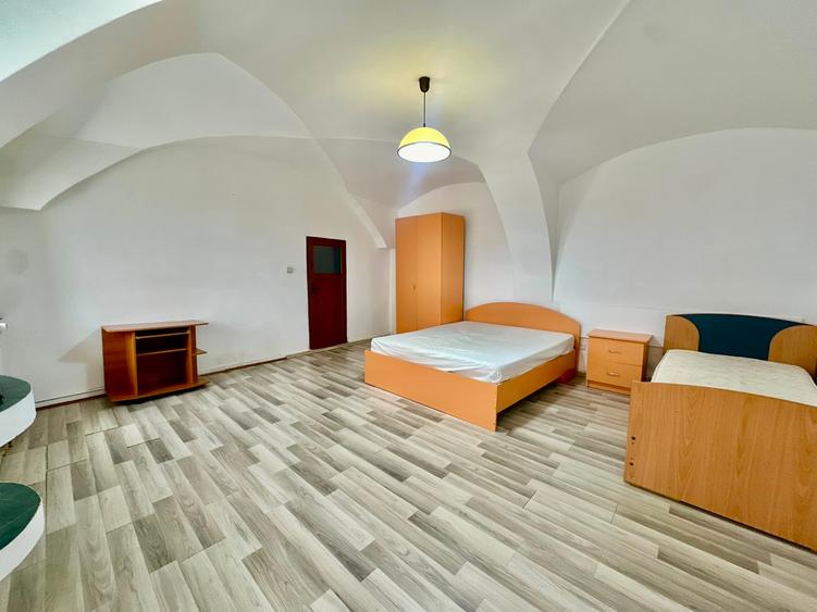 Inchiriez garsoniera la casa in centrul Brasovului, disponibila imediat