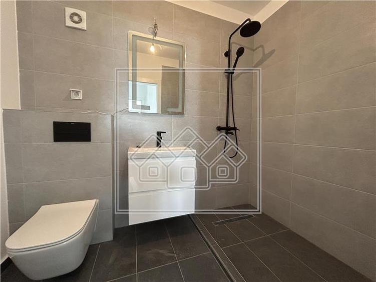 Ap 4 camere, 2 balcoane, et intermediar, lift, Doamna Stanca