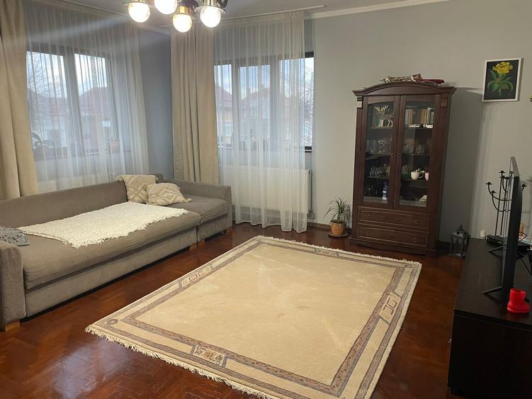 Vand sau schimb casa 4 camere cu 2600 mp teren, Central, Reghin, Mures