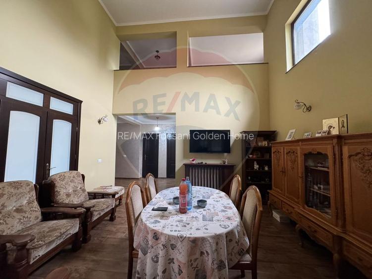 Casă / Vilă nouă cu 5 camere + casă bătranească renovată - 5