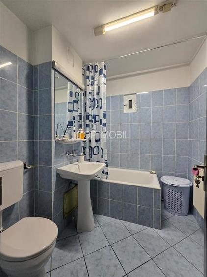 Etaj 2 - Dacia 2 camere decomandat, geam la baie, liber - 4