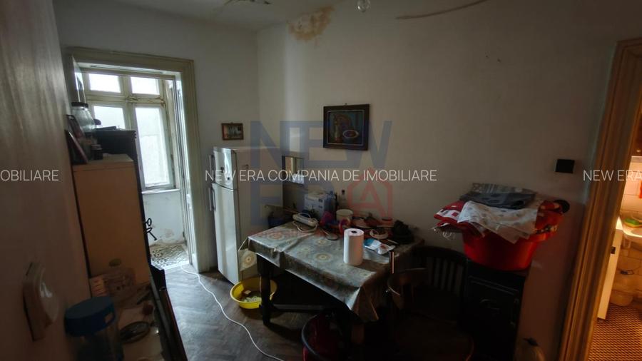 De vanzare 2 camere in vila interbelica, curte comuna zona Armeneasca - 16