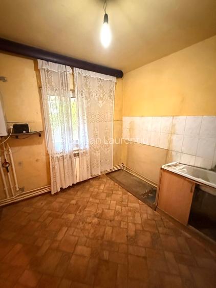 Vând apartament 2 camere, decomandat  - 4