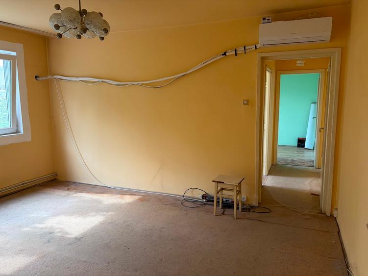 Apartament 3 camere | Piața Doina – Șagului | Etaj 3 | Centrală proprie | Boxă |