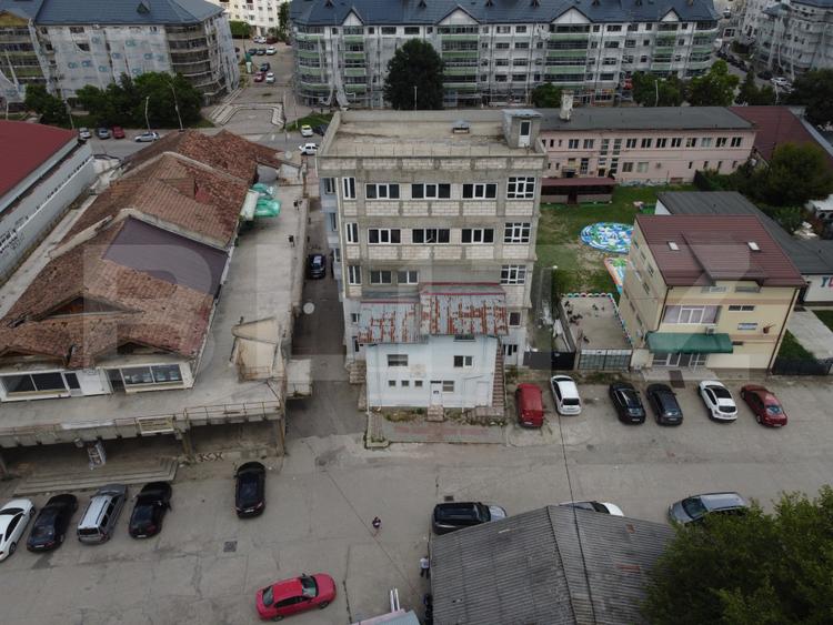 Ansamblu comercial, 1.258 mp, zona Ultracentral — Piața Moreni