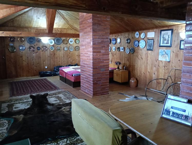 Casa interbelica, renovata total, centrul Perisului, cu vedere la lacul Cocioc