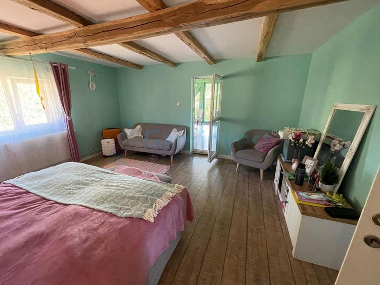 Casa de vacanta cu 4 camere, de vanzare, in Zece Hotare , judet Bihor