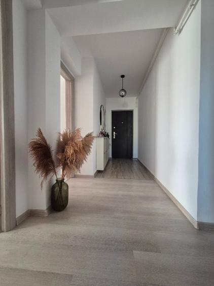 Închiriere apartament 3 camere