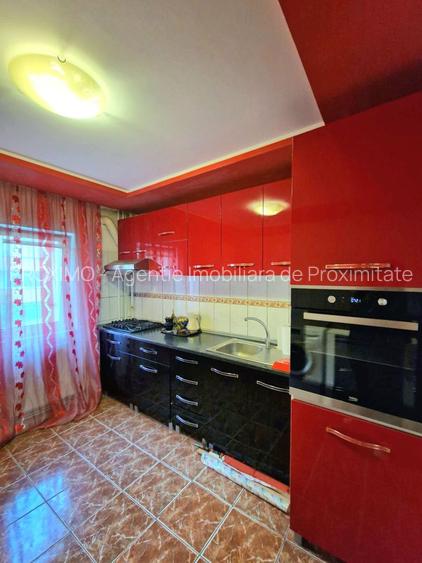 Apartament 3 camere, 2 băi, decomandat, etaj 2 - 4