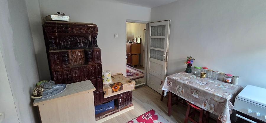 Casă solidă cu curte generoasă 800 mp, baie, apă curentă și canalizare, Poienari