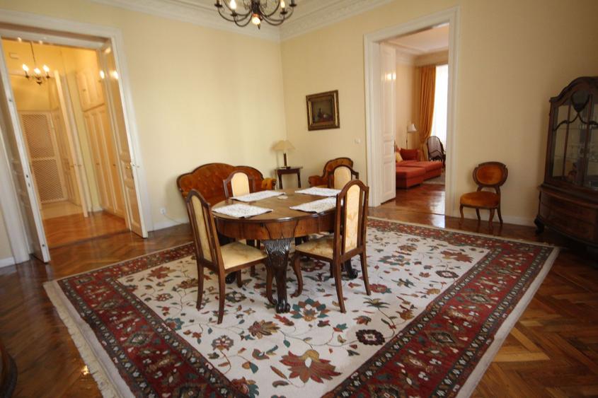 APARTAMENT DEOSEBIT IN ZONA CENTRALA