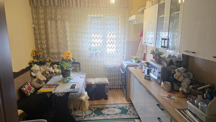 Vand apartament cu 3 camere decomandat in Deva str. Bejan, 2 bai, 2 balcoane