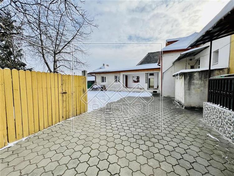 Casa in Lazaret, 900 mp teren, 663 mp gradina, pivnita si pod