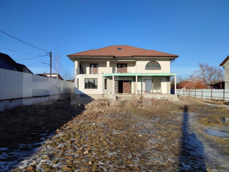 Casa individuala semifinisata, 2000mp teren, zona centrala Radauti
