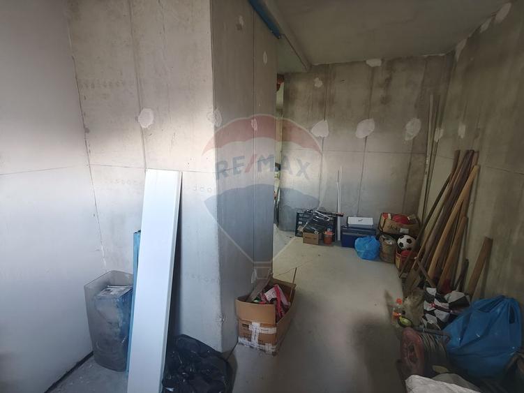 Spatiu depozitare de 100mp, cu parcare, de inchiriat in zona Iris