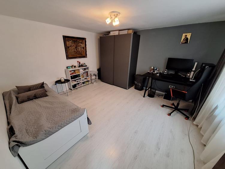 Apartament 4 camere Motilor curte cu 4 familii