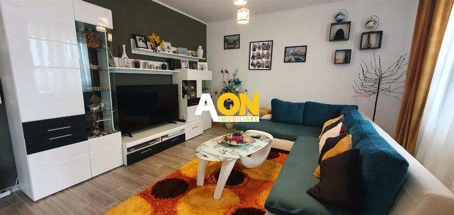 Casa 10 camere, 1000 mp teren, la asfalt, Barabant