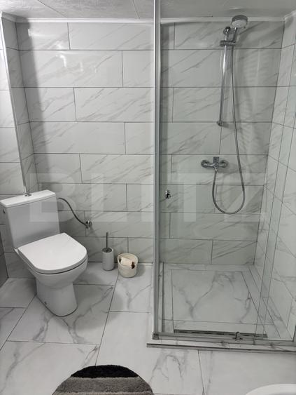 Casă de vânzare, 8 camere, 263 mp + 400 mp teren, în Câmpulung Moldovenesc