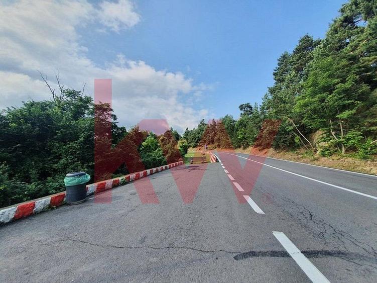 Teren cu priveliste superba si deschidere la drumul de Poiana Brasov