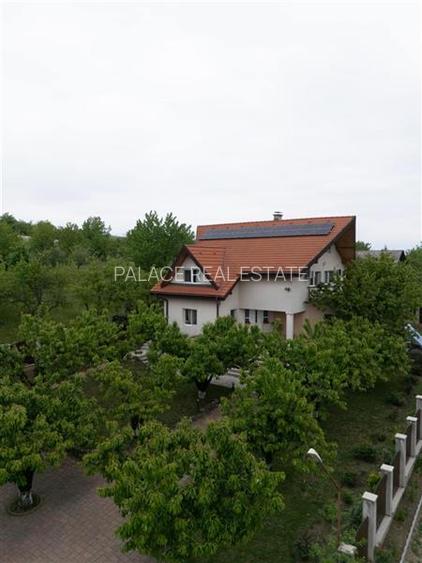 Casa de Lux in Livada cu Ciresi Eleganta, Confort si Panorama de Vis