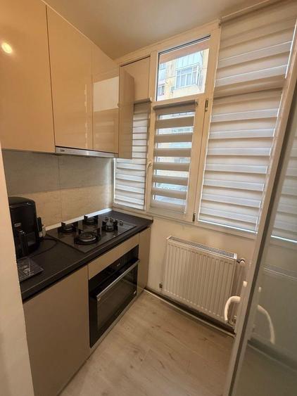 Proprietar-vând apartament cu 3 camere, 70 mp, Craiovita Noua
