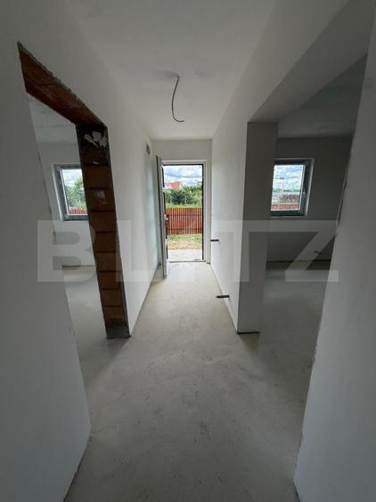 Casă P+M, 120 mp, teren de 400 mp, zona Reghin