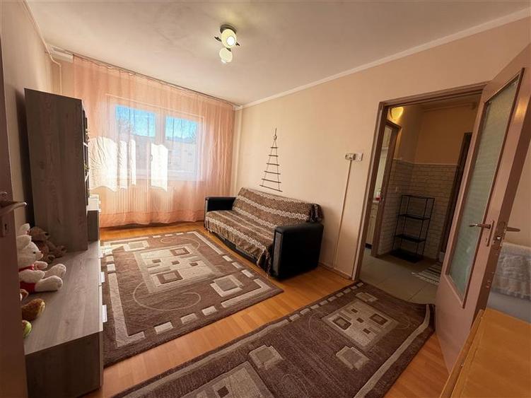 Vanzare apartament 3 camere, Zona Florilor, insorit,mob utilat,
